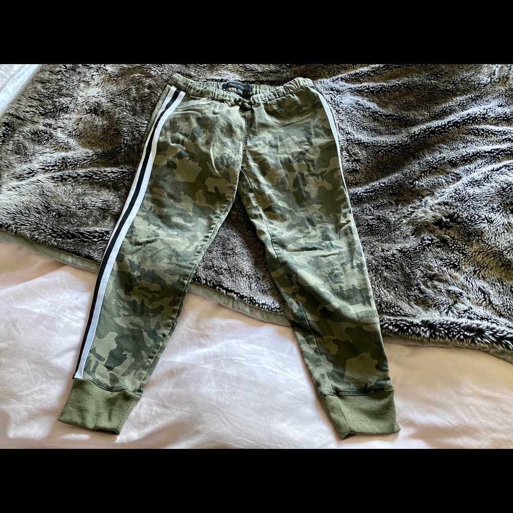 Ashley Mason stretchy camo pants size large